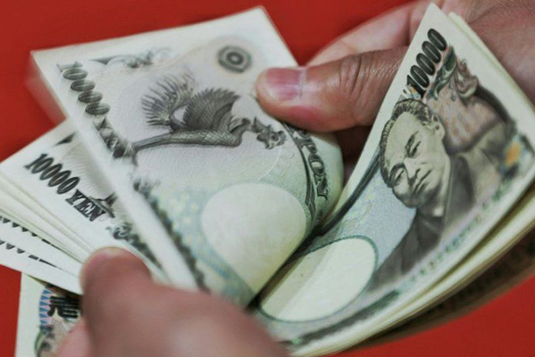 Yen Traders Monitor Verbal Intervention