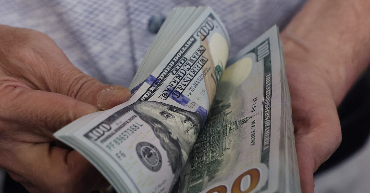 Dollar Remains Weak Amid