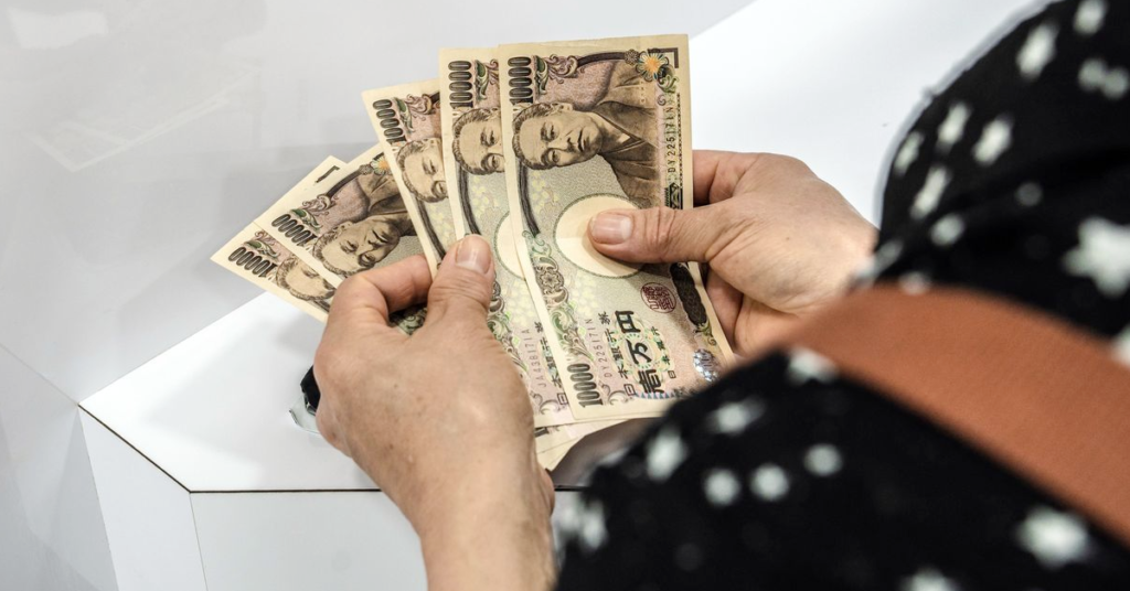 Japanese Yen Nears Multi-Week High, Poised for Further Gains Against USD