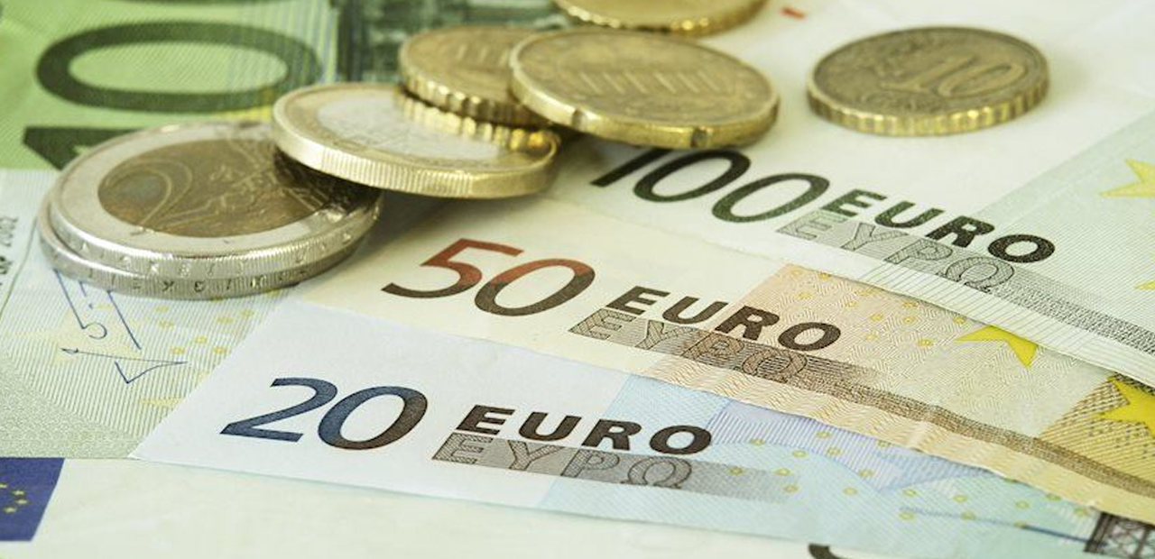 EUR/USD Holds Steady Near