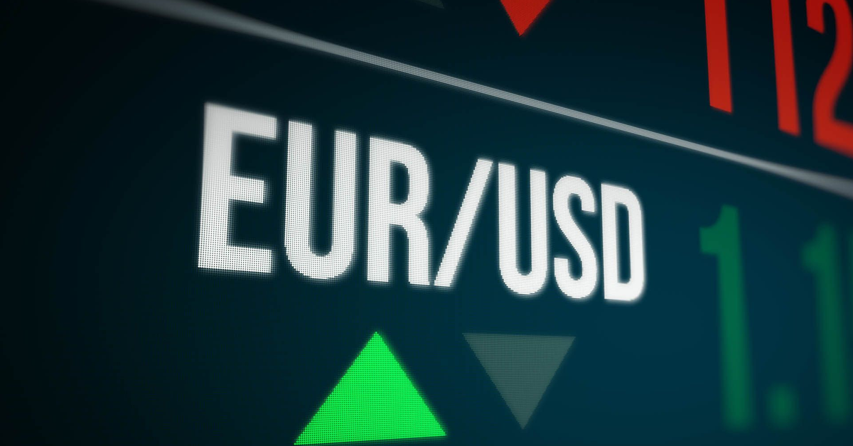 EUR/USD Near Mid-August Lows, Vulnerable at 1.0975