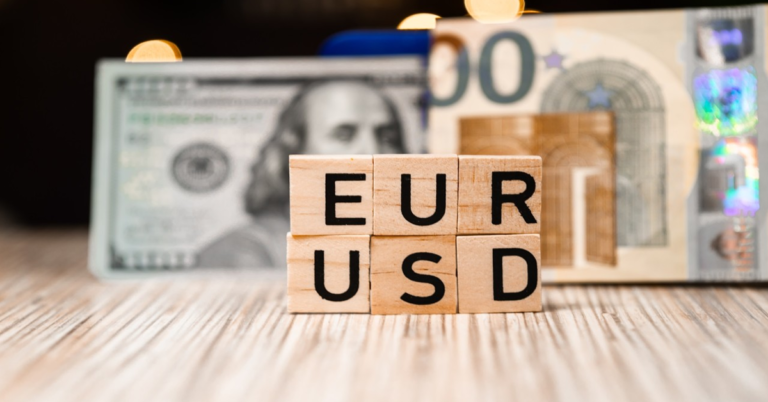 EUR/USD Hovers Near 1.0750 Amid U.S. Political Shifts and Downward Pressure