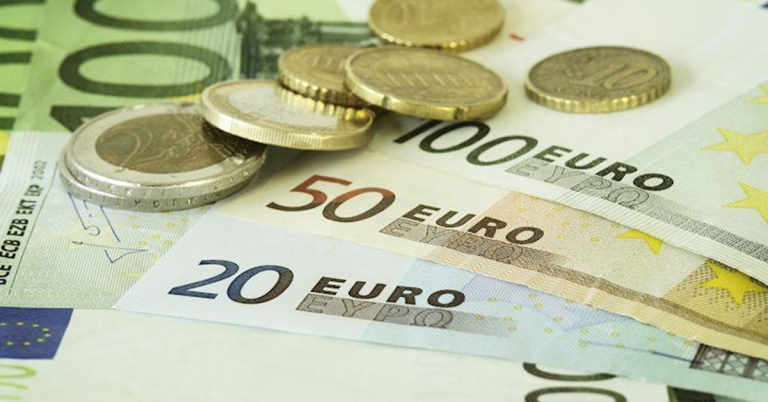 EUR/USD Stuck in Range Near 1.0375-1.0380 as Bulls Struggle for Direction